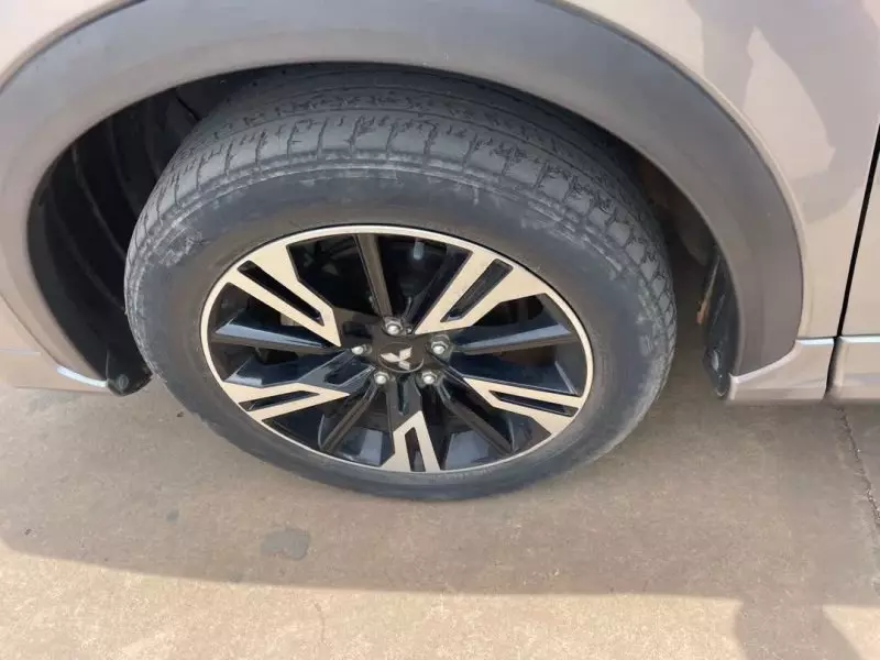 Mitsubishi Pajero Sport   - 2025