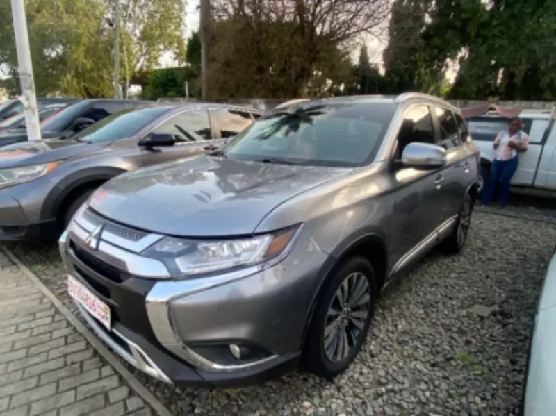 Mitsubishi OUTLANDER - 2020