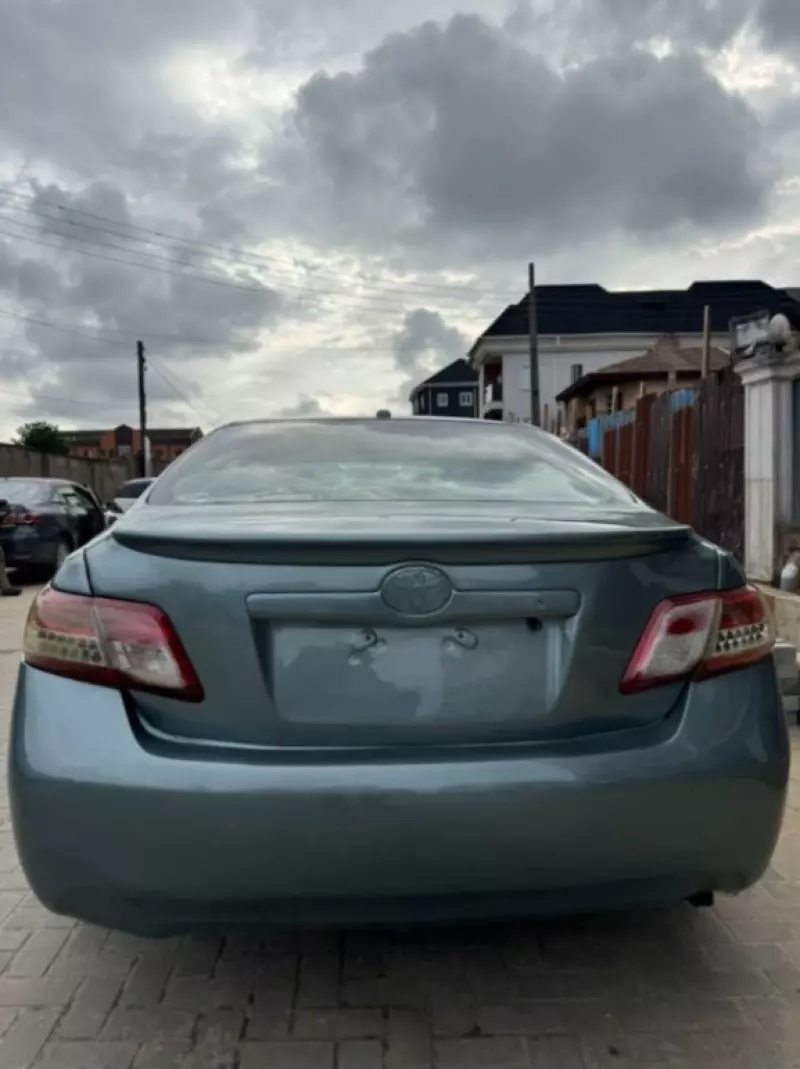 TOYOTA Camry   - 2010
