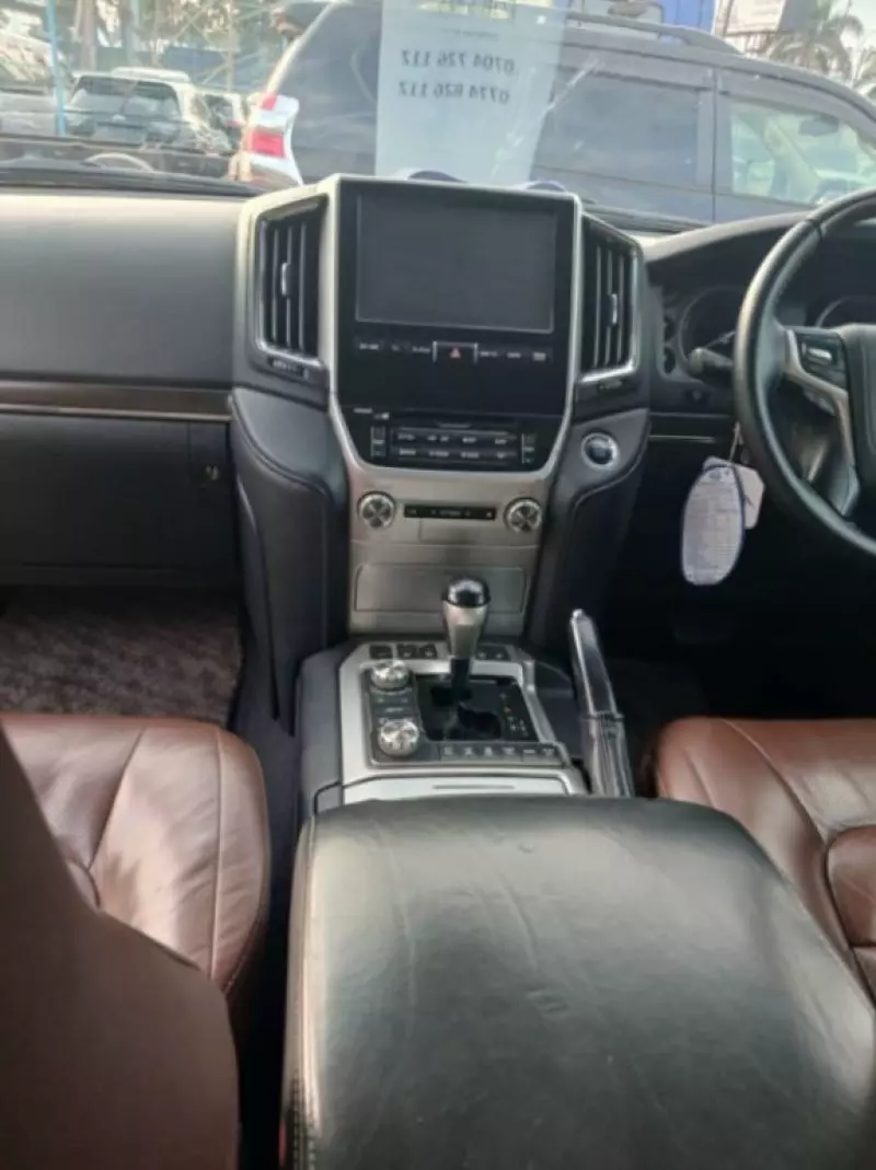 TOYOTA Landcruiser  V8   - 2016