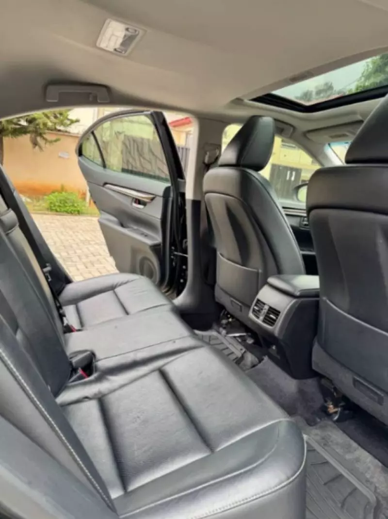 Lexus ES   - 2015