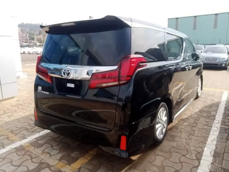 Toyota Alphard   - 2021