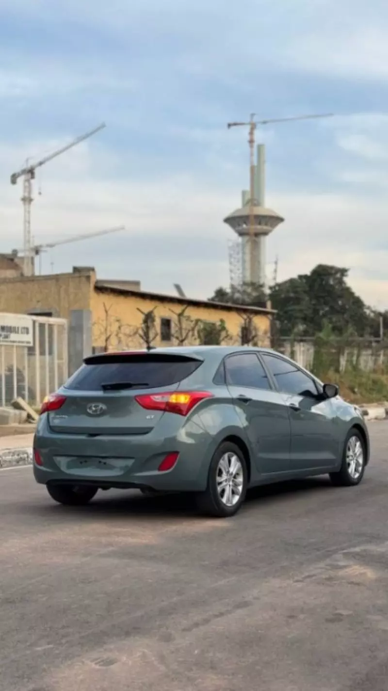 Hyundai Elantra   - 2014