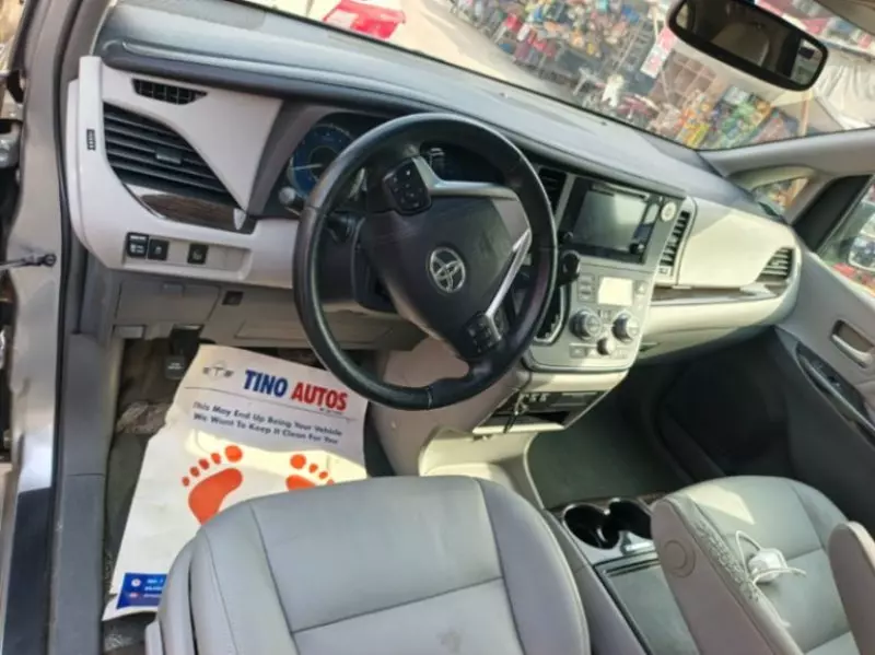 Toyota Sienna   - 2015