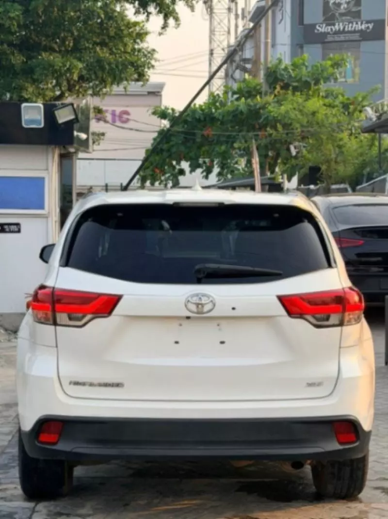 Toyota Highlander   - 2017