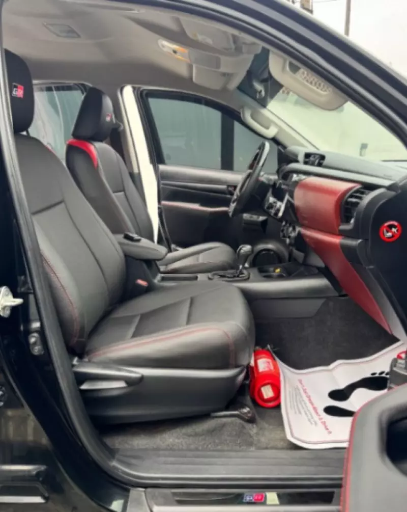 Toyota Hilux   - 2021