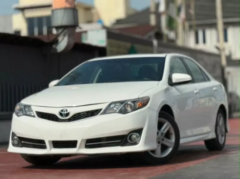 Toyota Camry   - 2013