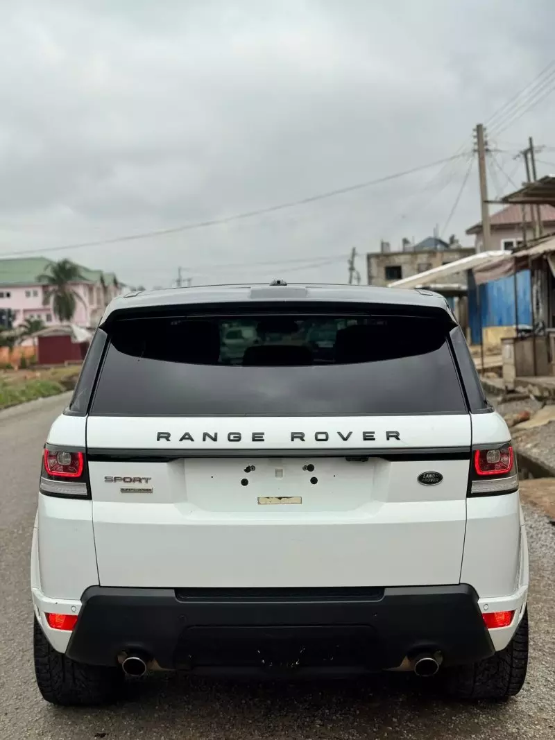 Land Rover Discovery Sport   - 2016