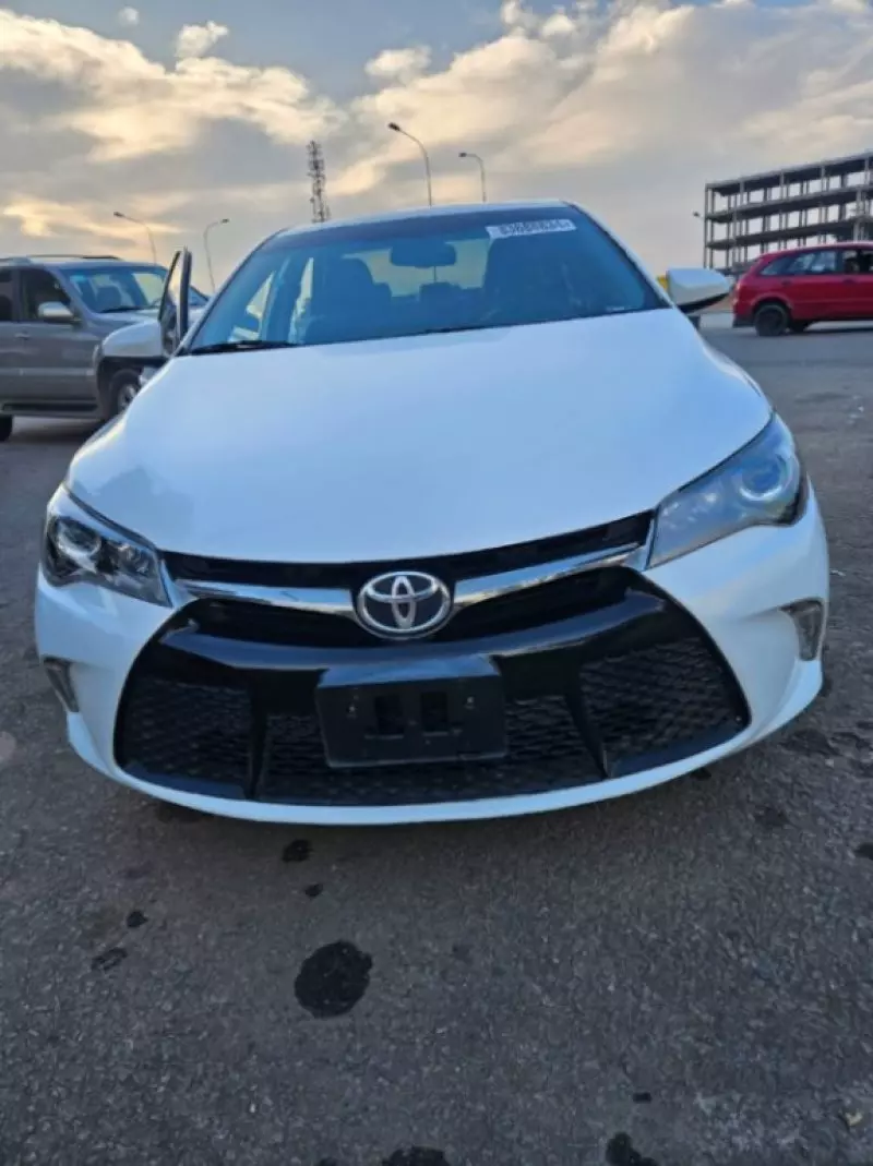 Toyota camry   - 2016
