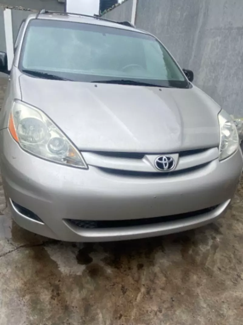 Toyota Sienna   - 2006