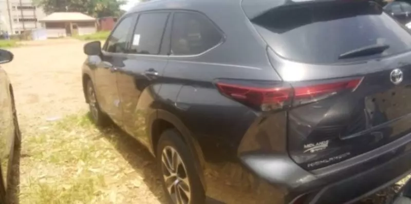 Toyota Highlander   - 2021