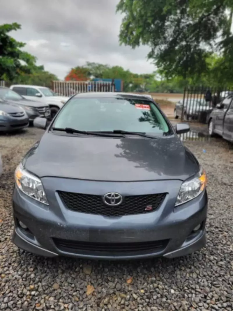 Toyota Corolla   - 2009