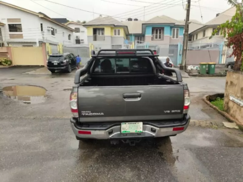 Toyota Tacoma   - 2014