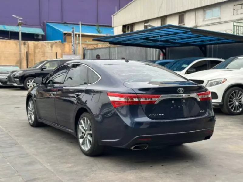 Toyota Avalon   - 2014