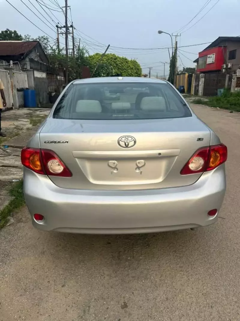 Toyota Corolla   - 2009