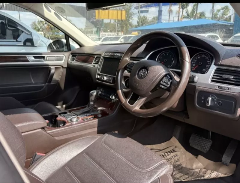 Volkswagen Touareg   - 2015