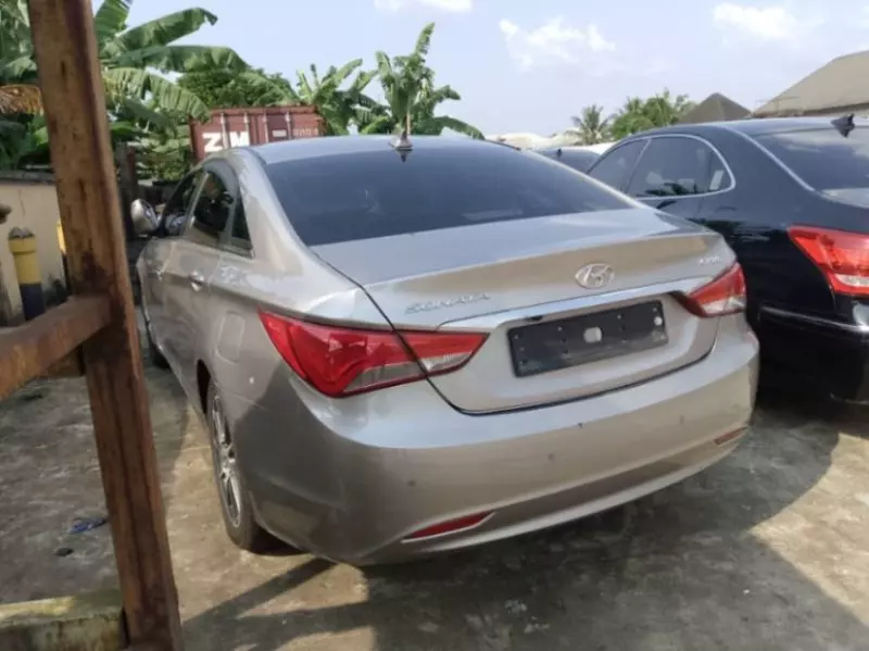Hyundai Sonata   - 2014