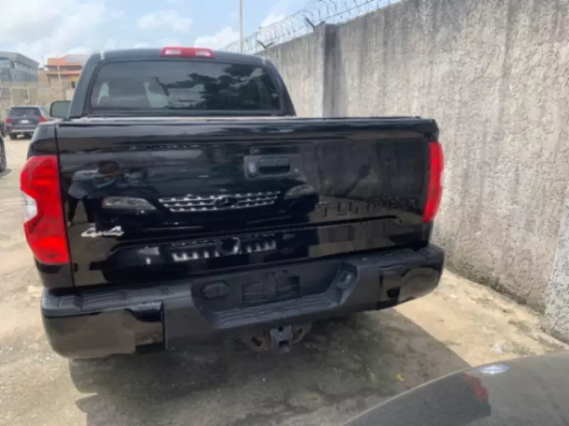 TOYOTA Tundra   - 2015