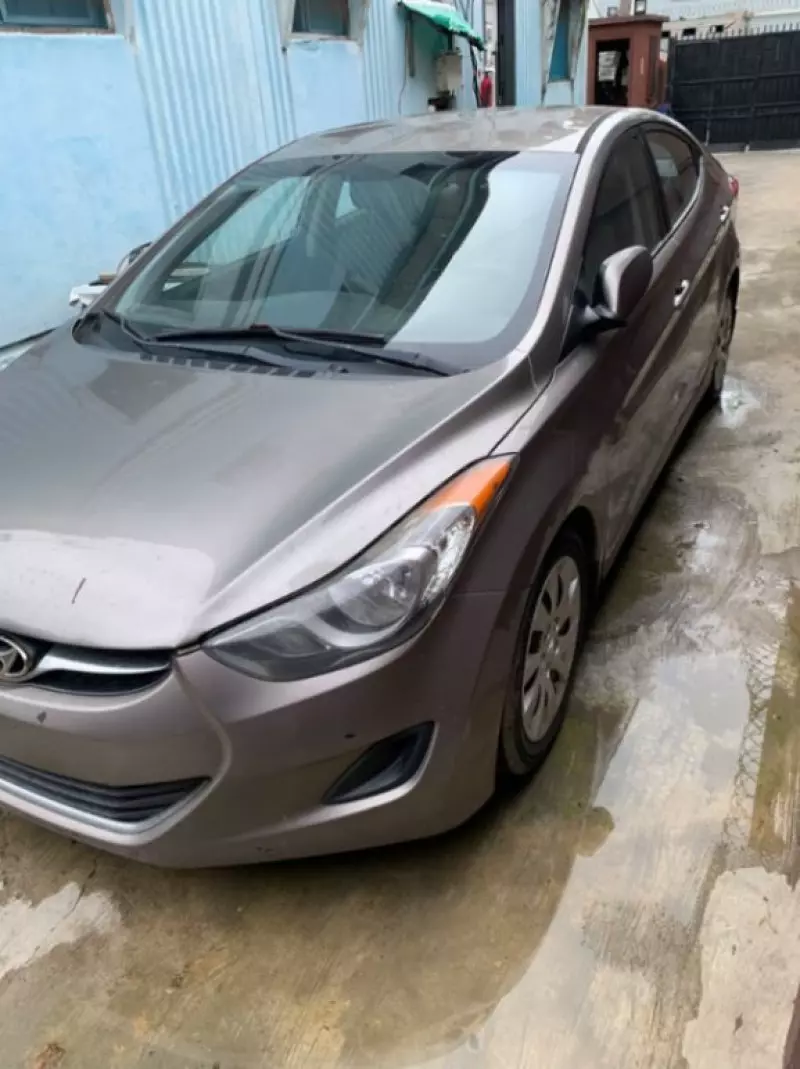 Hyundai Elantra   - 2013