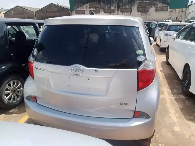 Toyota Ractis   - 2013