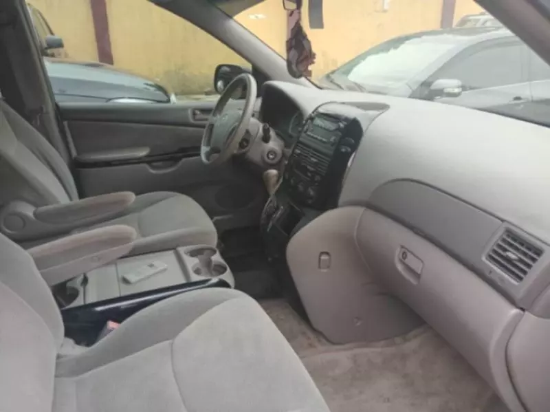 Toyota Sienna   - 2004