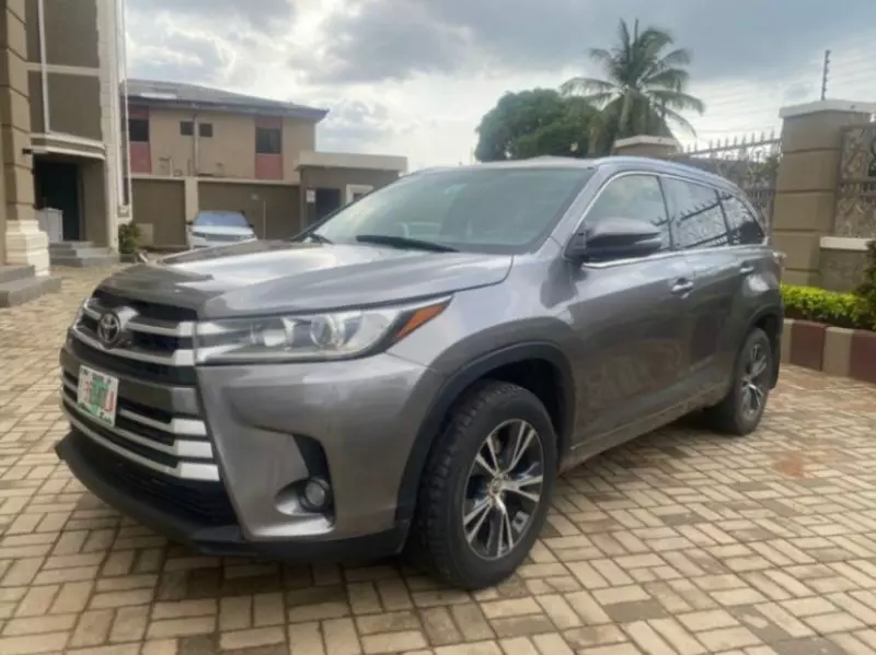 Toyota Highlander   - 2016