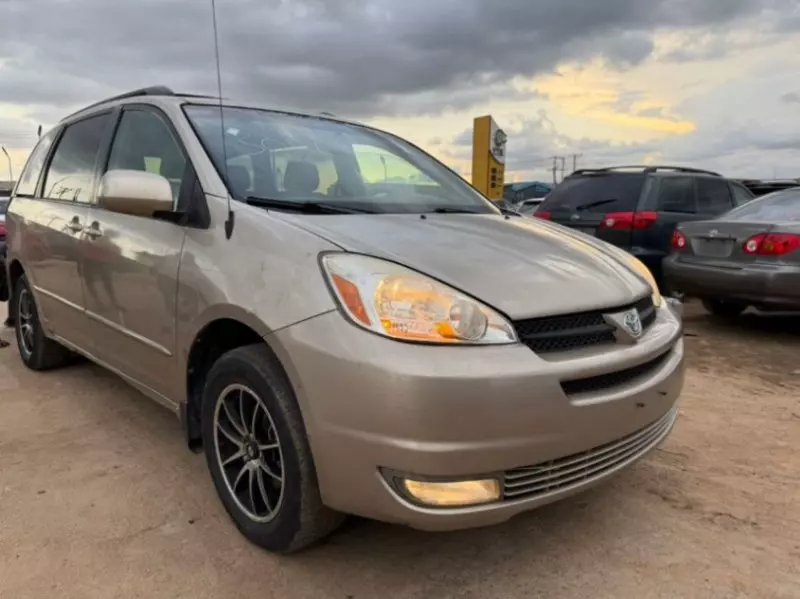 Toyota Sienna   - 2006
