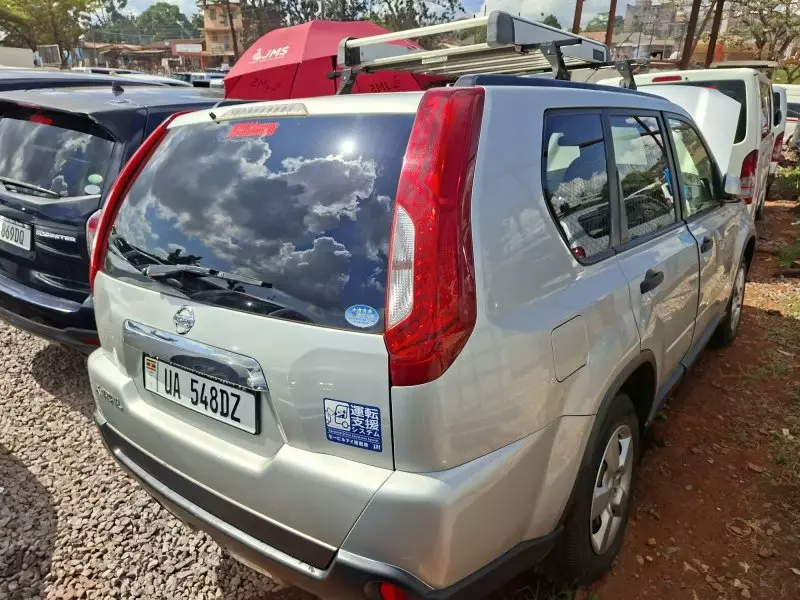 Nissan X-TRAIL    - 2012