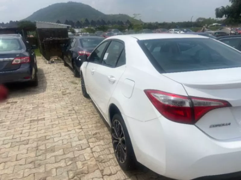 TOYOTA Corolla - 2015