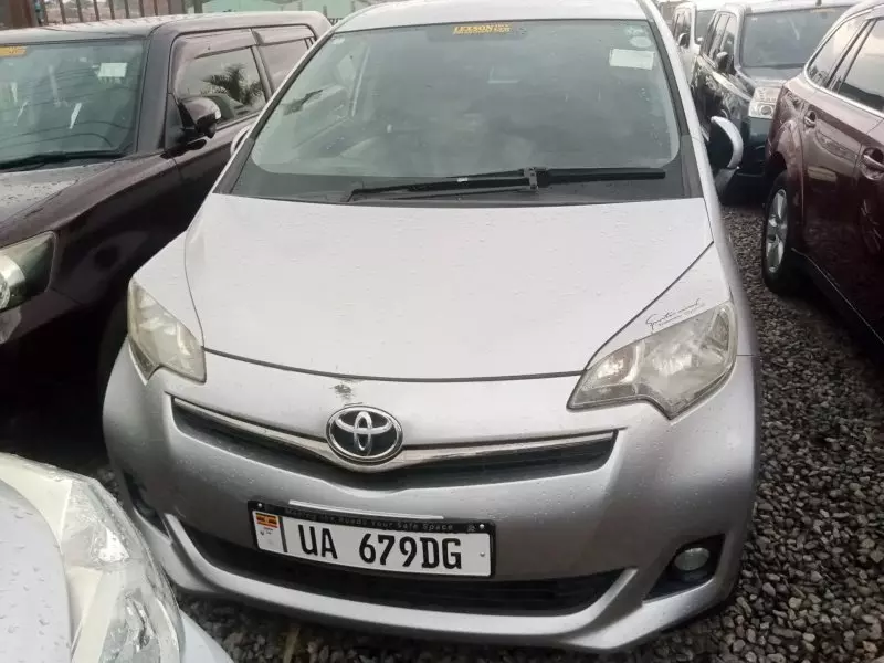 Toyota Ractis   - 2011