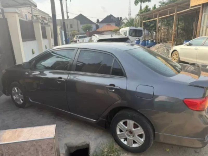 Toyota Corolla   - 2009