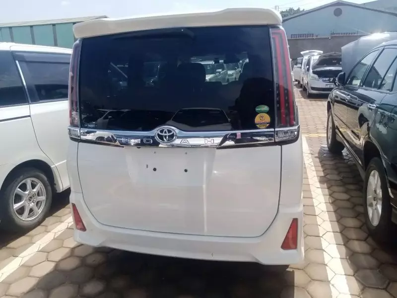 Toyota Noah - 2017