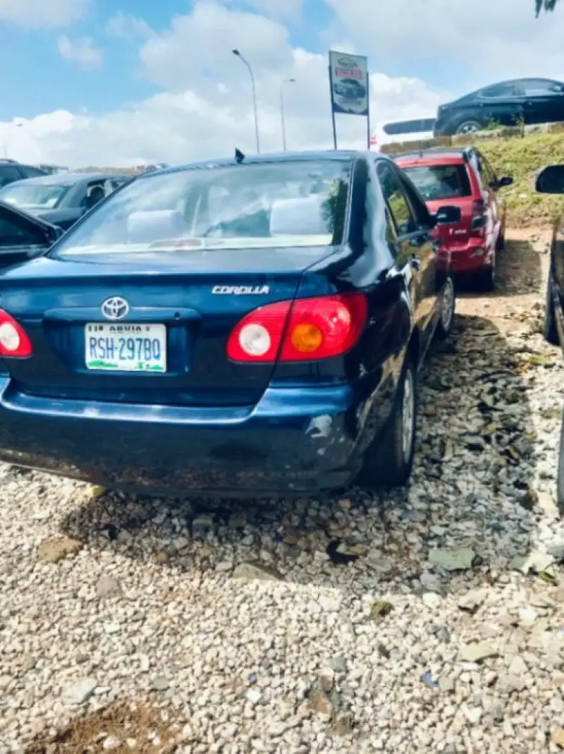 Toyota Corolla   - 2004