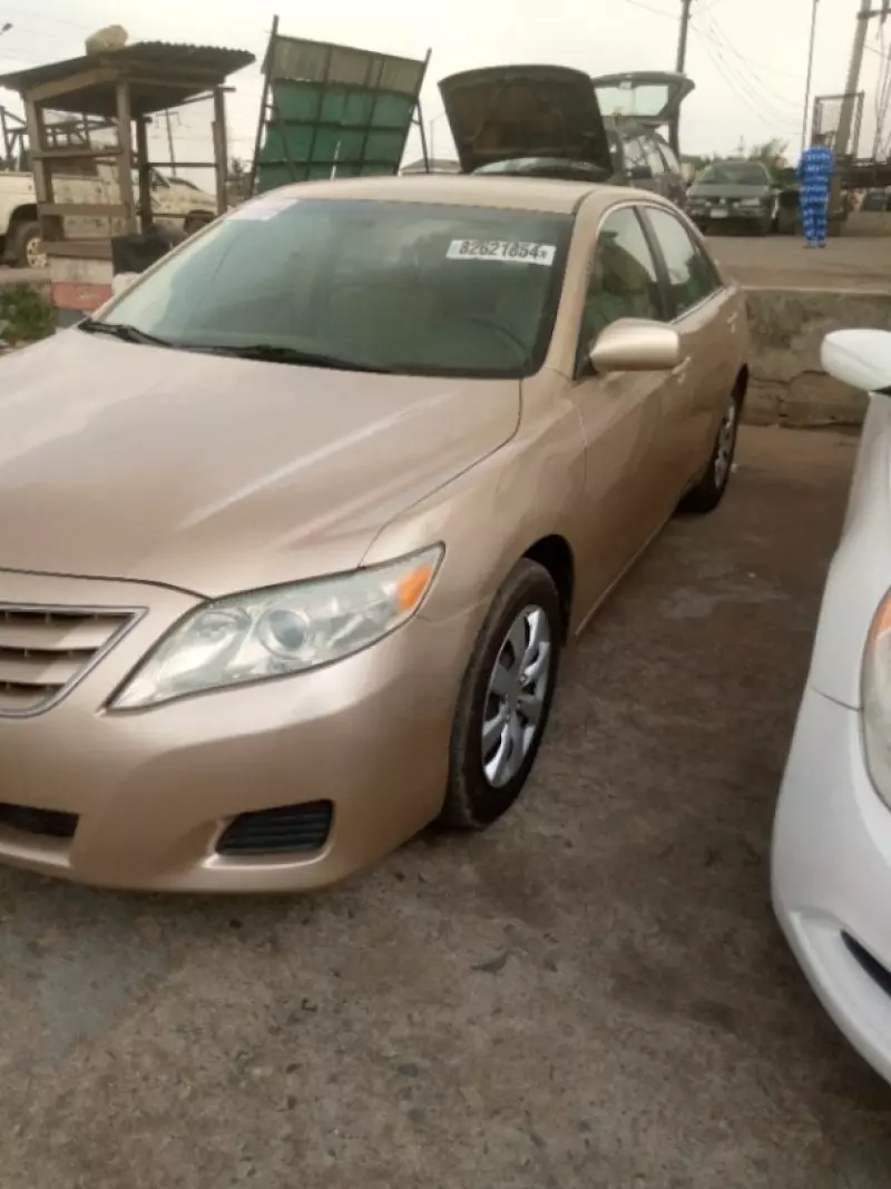 Toyota Camry   - 2010