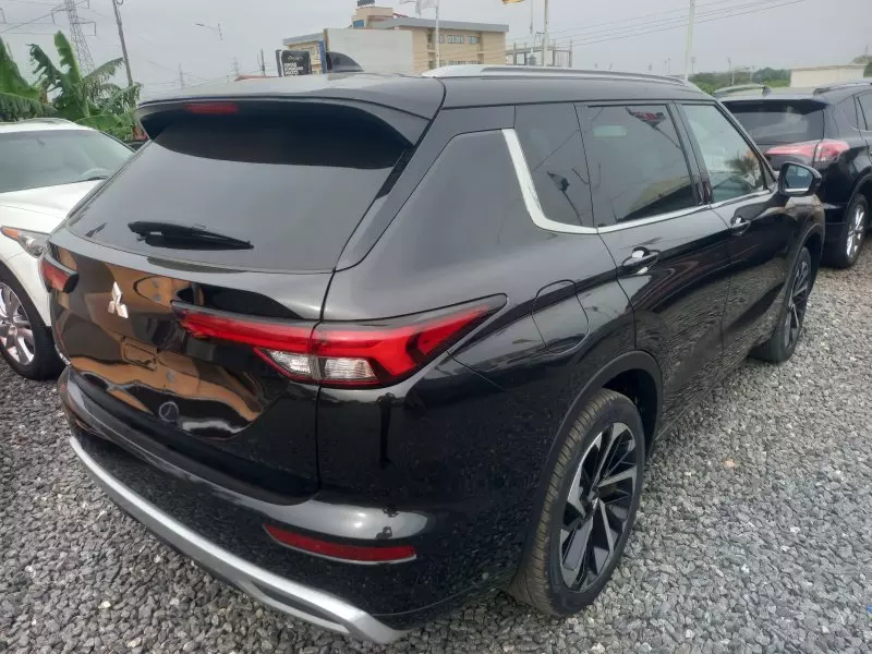 Mitsubishi OUTLANDER - 2022