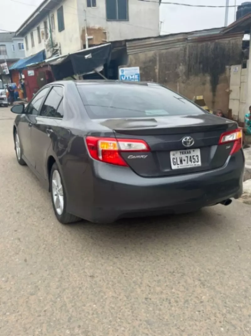 Toyota Camry - 2012