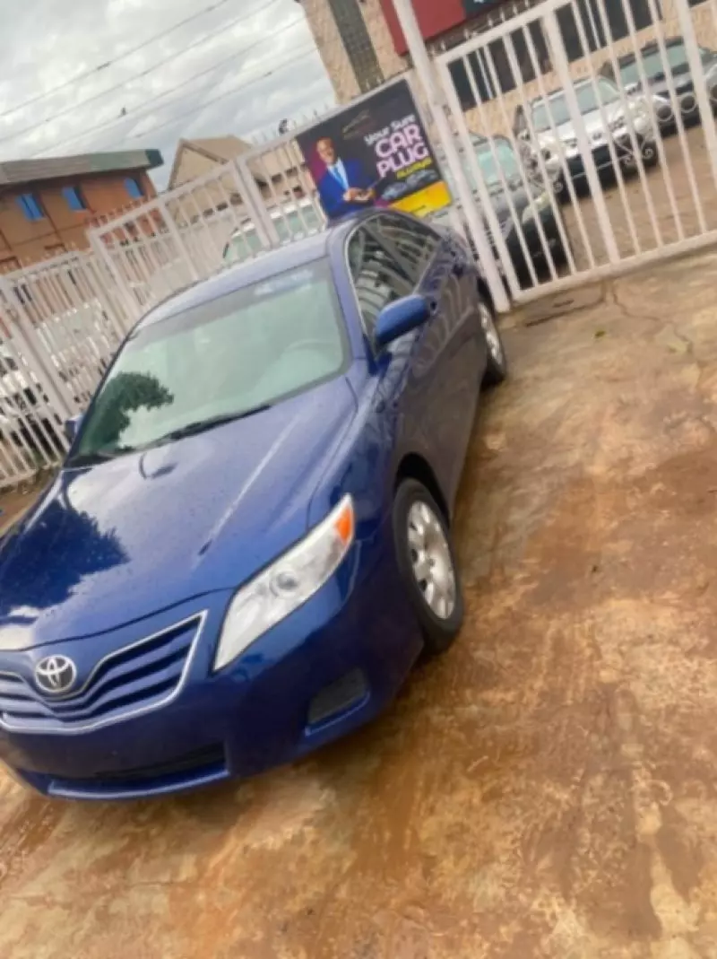 TOYOTA Camry   - 2010