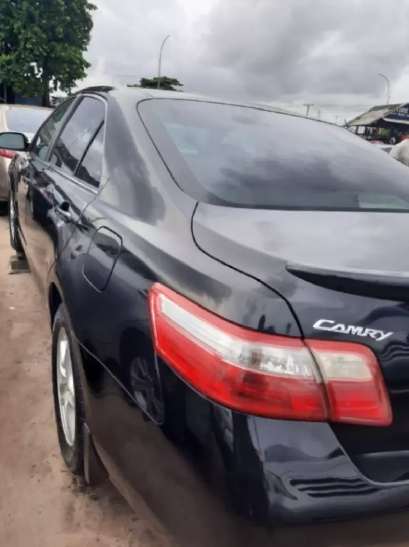 Toyota Camry   - 2009