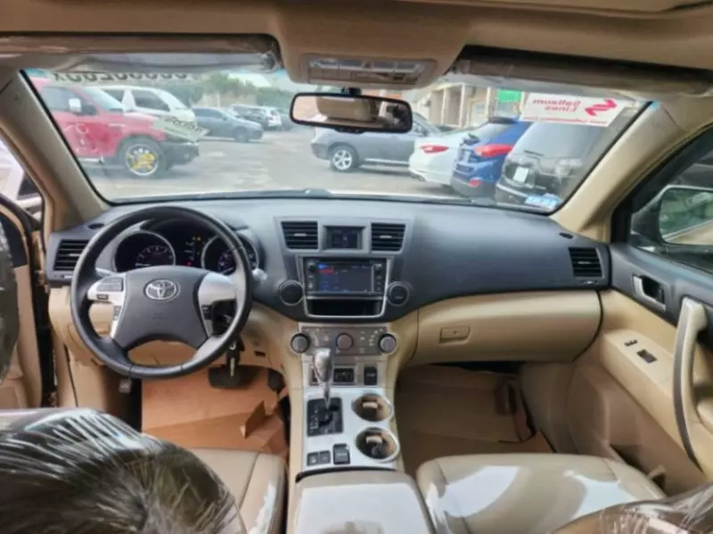 Toyota Highlander   - 2013