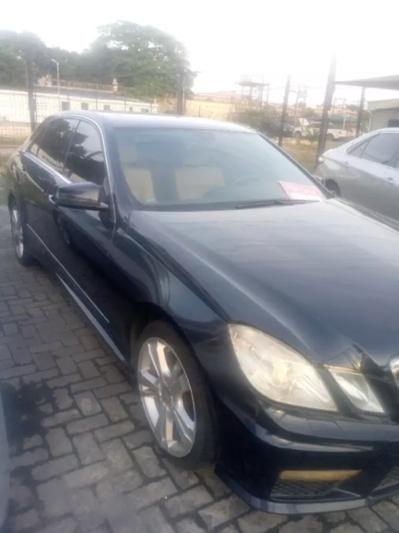 Mercedes-Benz E350   - 2012