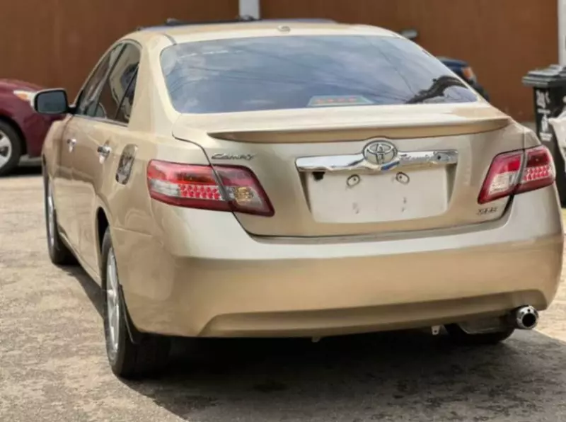 Toyota Camry   - 2010