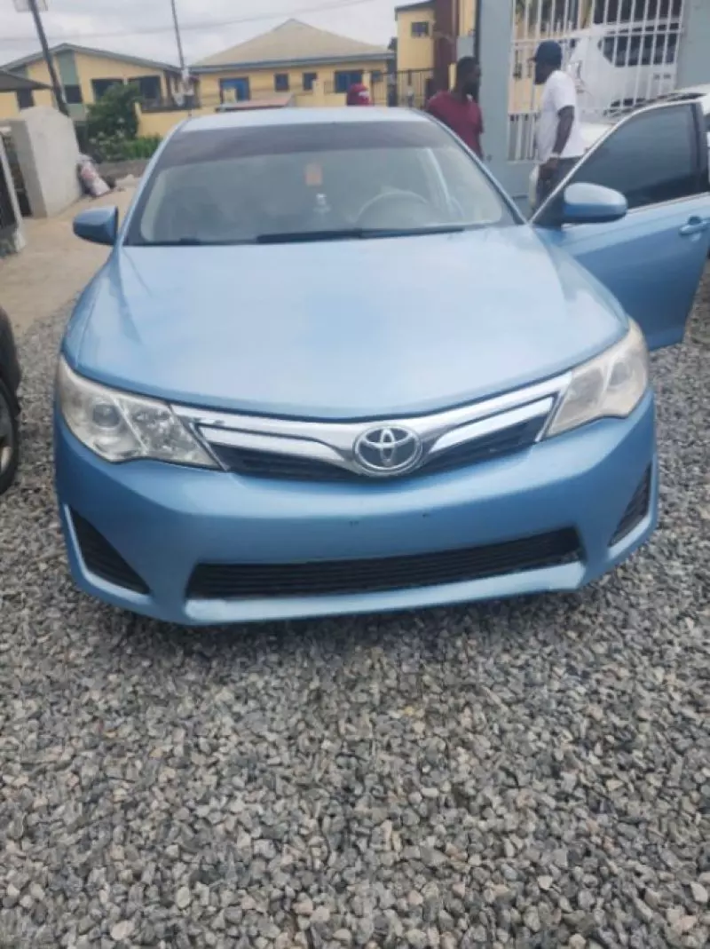 Toyota Camry   - 2012