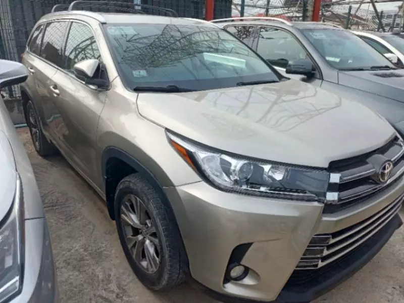 Toyota Highlander   - 2015