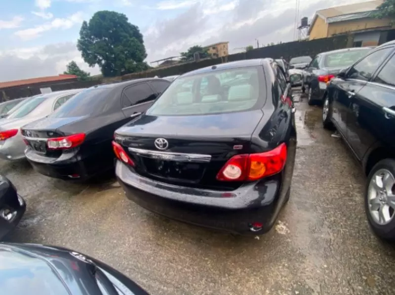 TOYOTA Corolla   - 2010