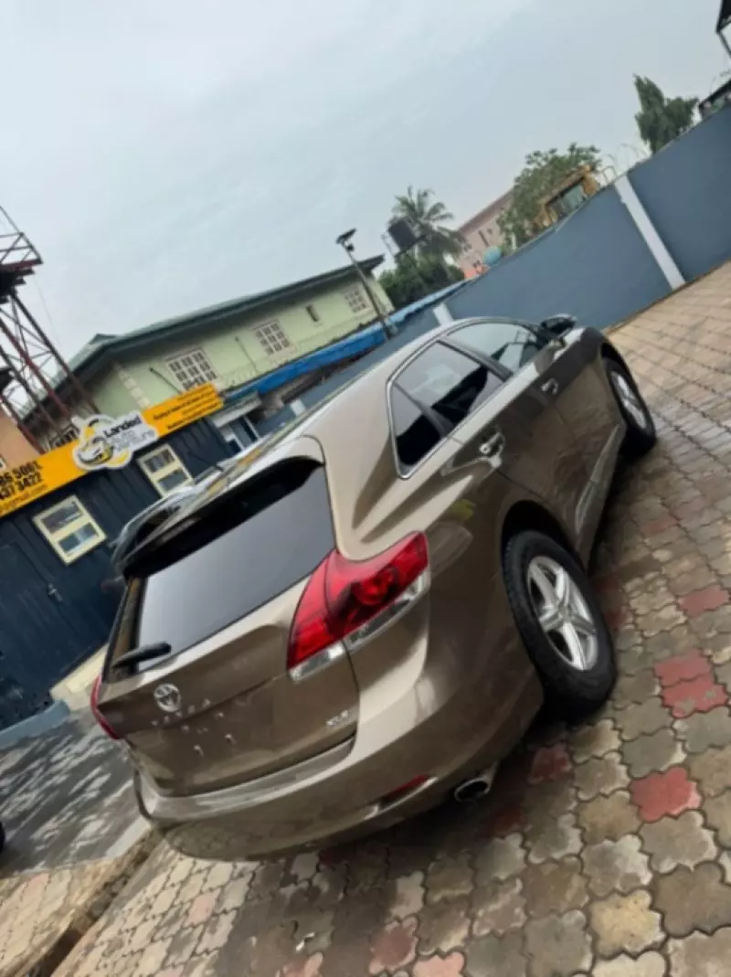 Toyota Venza   - 2014