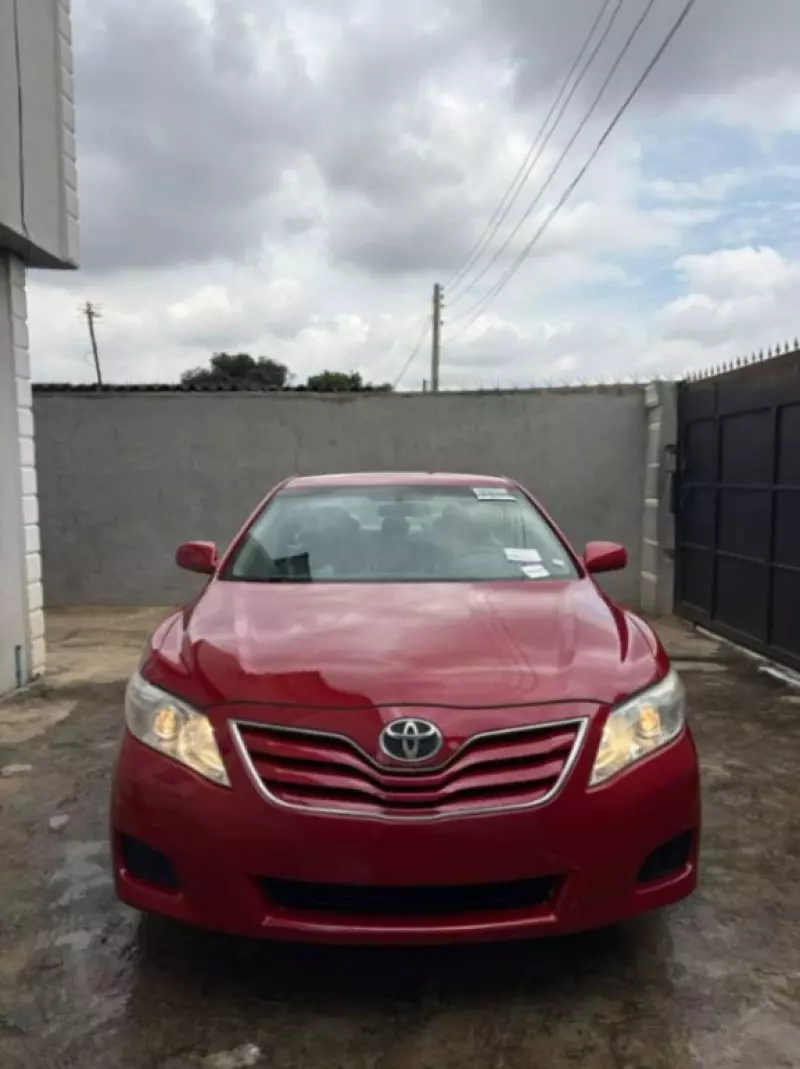 TOYOTA Camry   - 2010