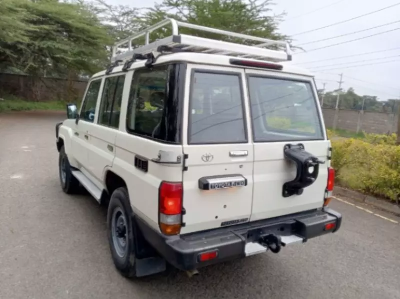 Toyota Land Cruiser   - 2017