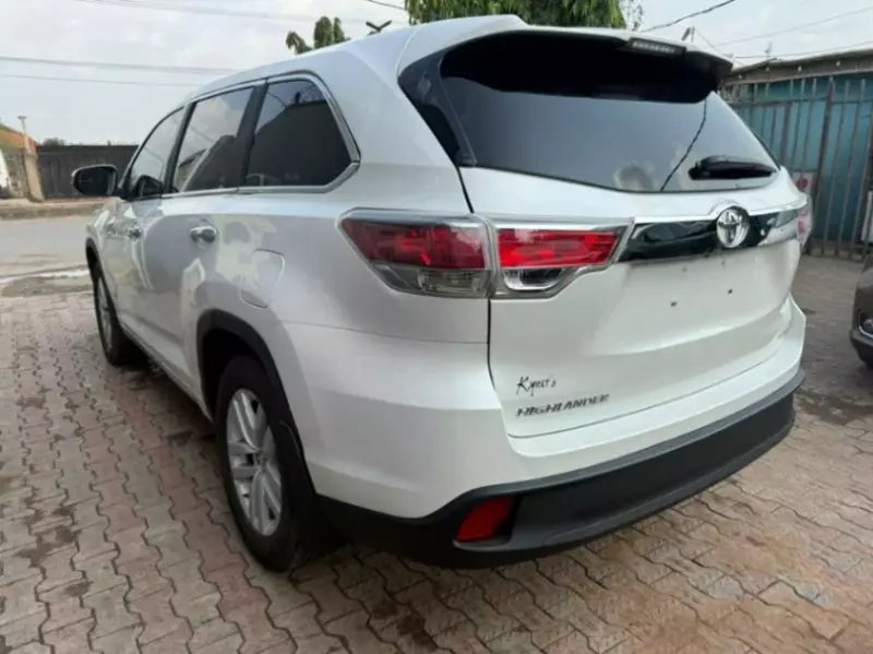 Toyota Highlander   - 2016