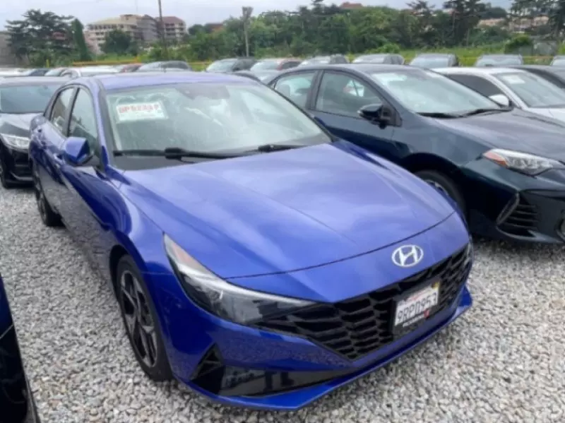 Hyundai Elantra   - 2021