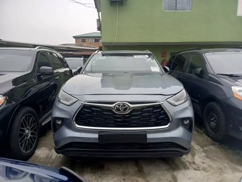 Toyota Highlander   - 2021